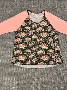 Crushing Hearts Floral Scoop Neck Top in Pink, Black, Gray and Green